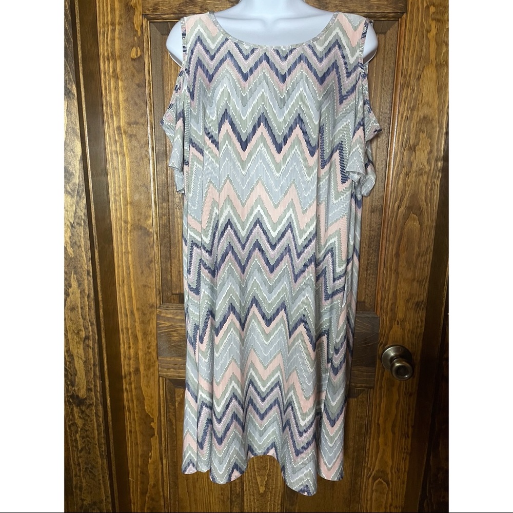 Tracera women’s size Large dress. Bare shoulder and like new.